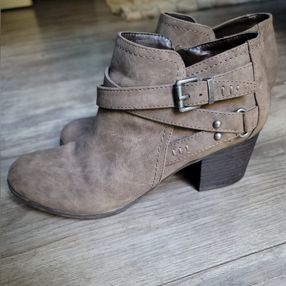 Indigo Rd. Sigrid Booties - Picture 4 of 12